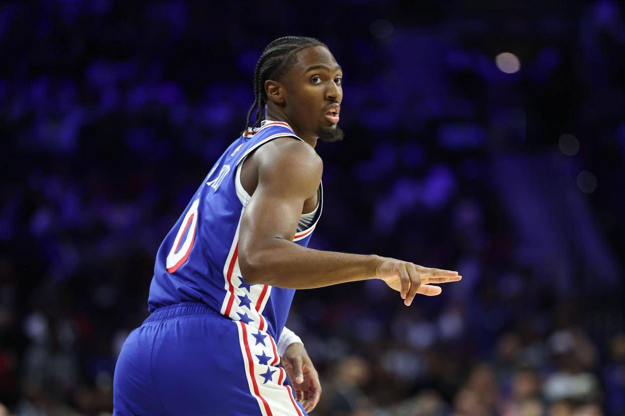 开云 -关于今晨突围战来临，费城76人围绕NBA总决赛外线爆发，悬念犹存，阵容厚度经受考验的信息